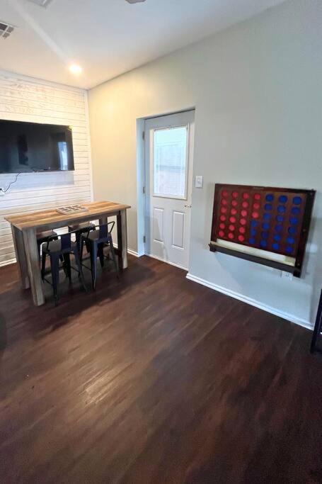 Spacious Escape With Game Near Sill Sleeps 6