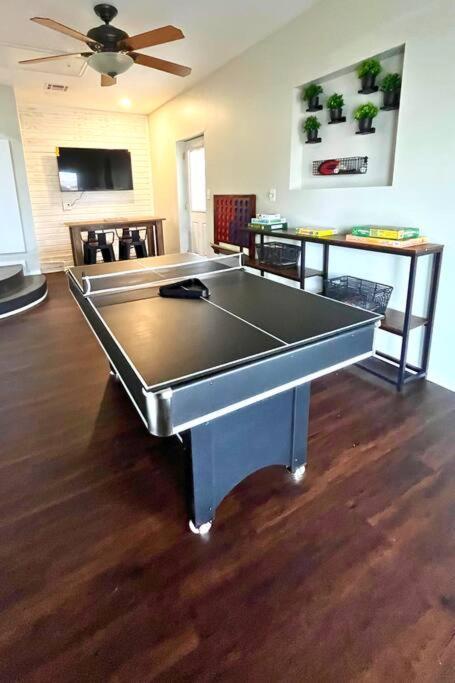 Spacious Escape With Game Near Sill Sleeps 6 Lawton