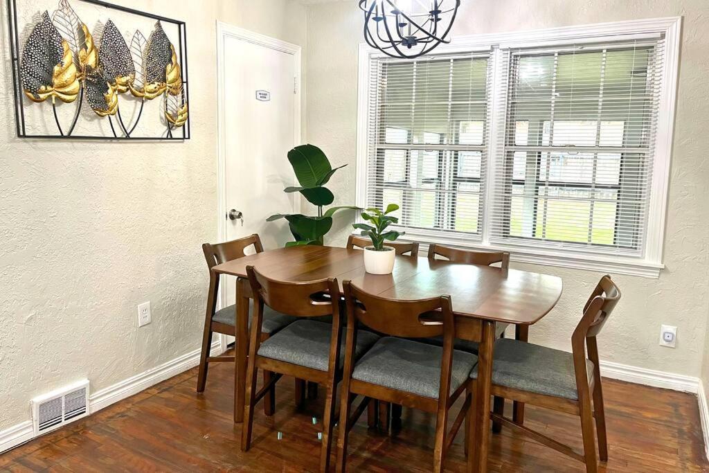 Spacious Escape With Game Near Sill Sleeps 6